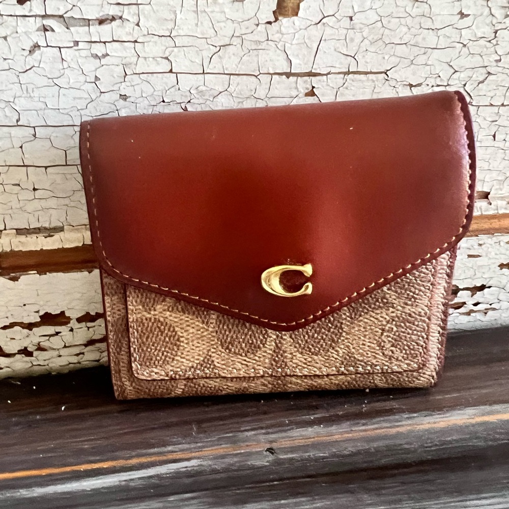 Coach Field Tote Signature Jacquard Canvas with Matching Wallet - Picture 10 of 15